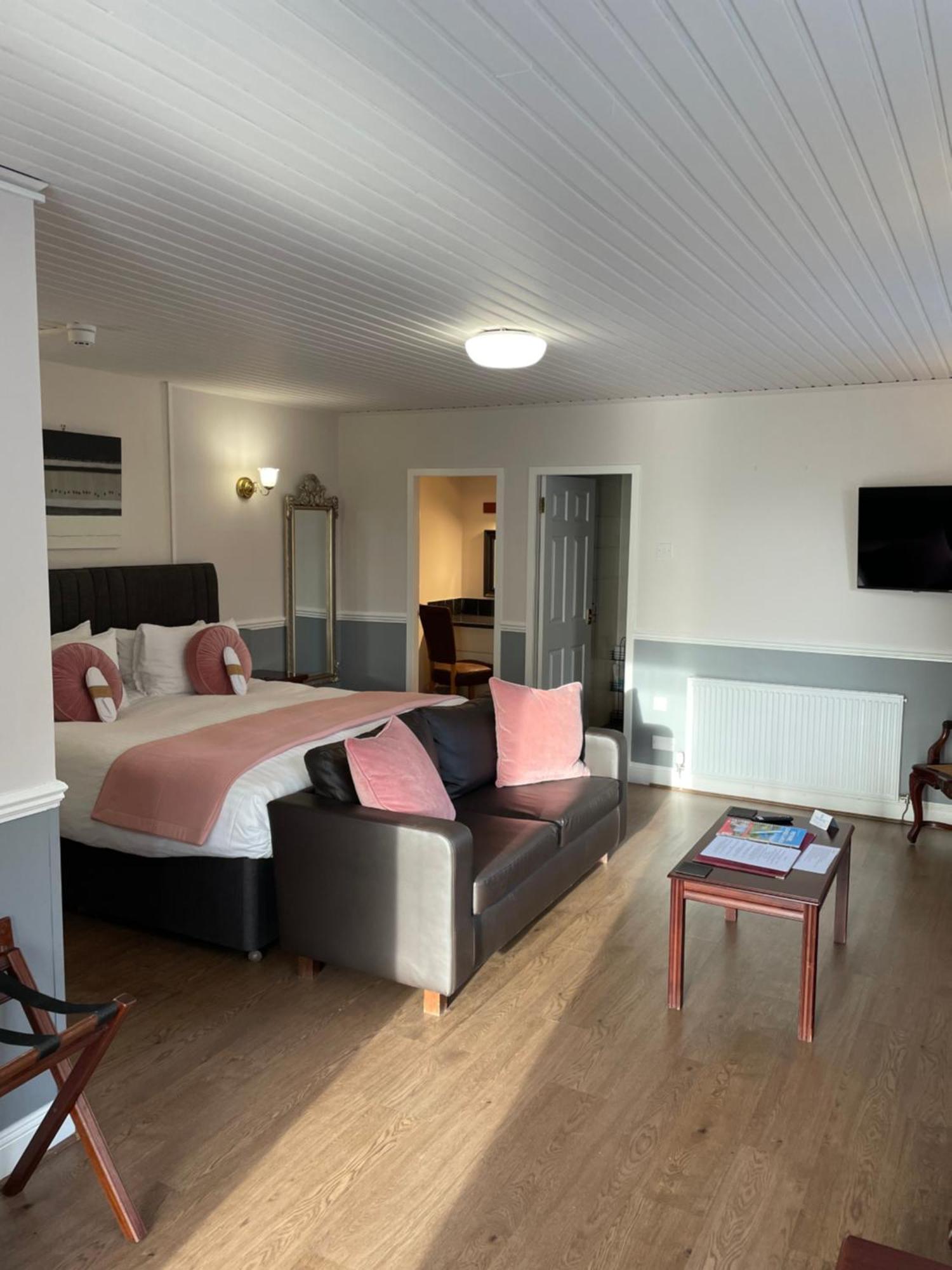 The Claymore Guest House Pitlochry Exterior photo